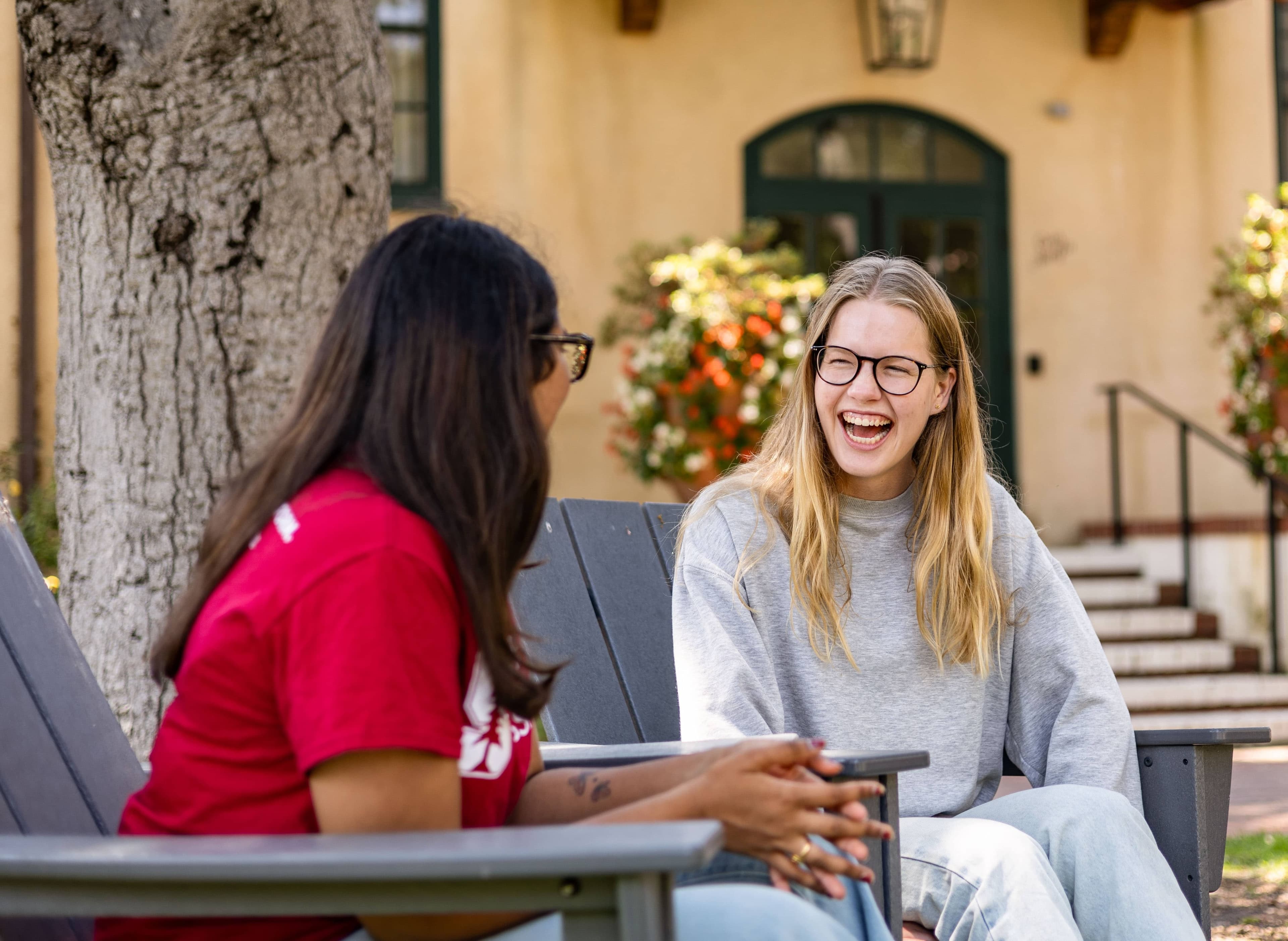 Students are sitting together laughing. (Photo credits to Cayden Gu/Ethography for Stanford Summer Session)